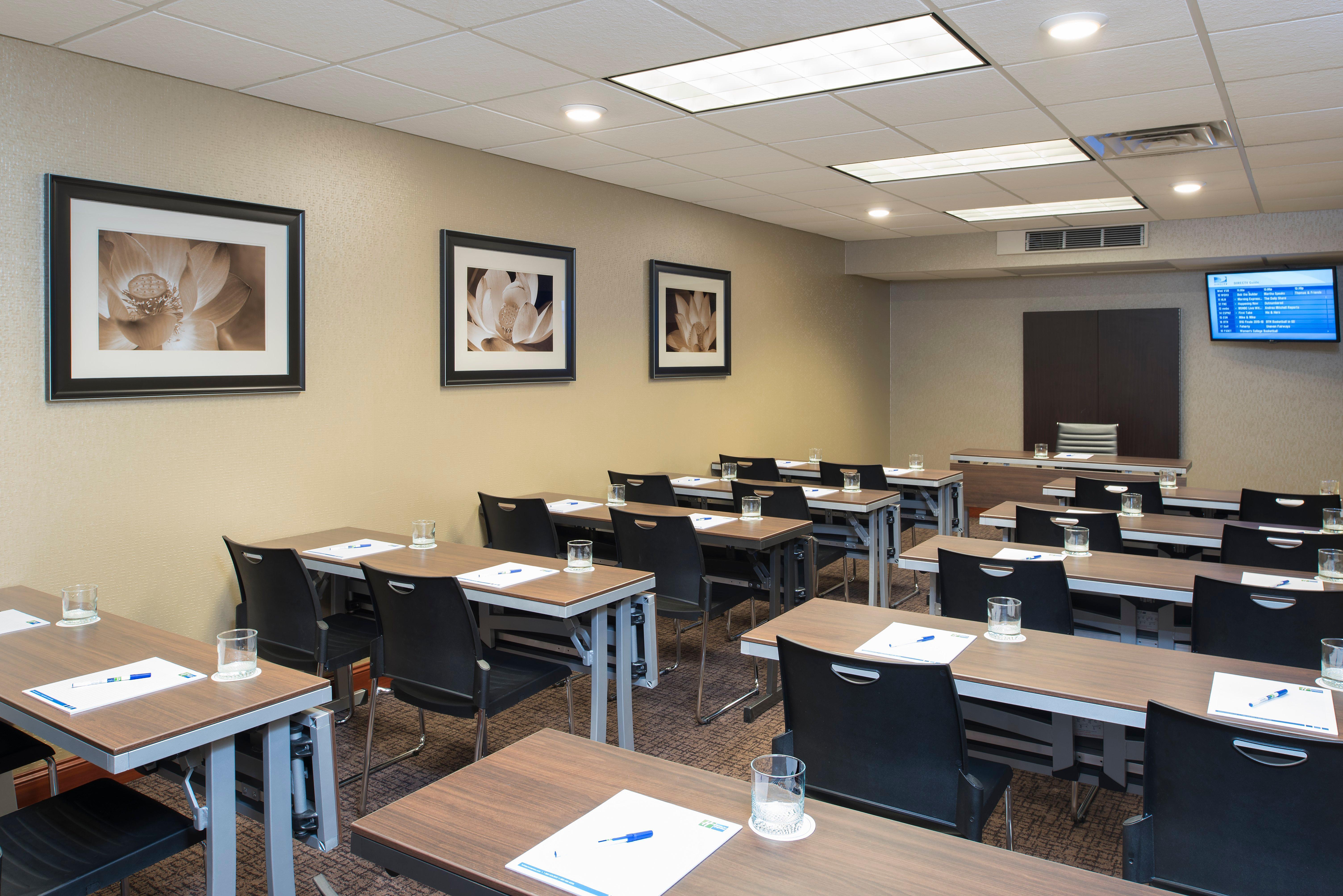 Holiday Inn Express Hotel & Suites Grand Rapids-North By Ihg Walker Exterior foto