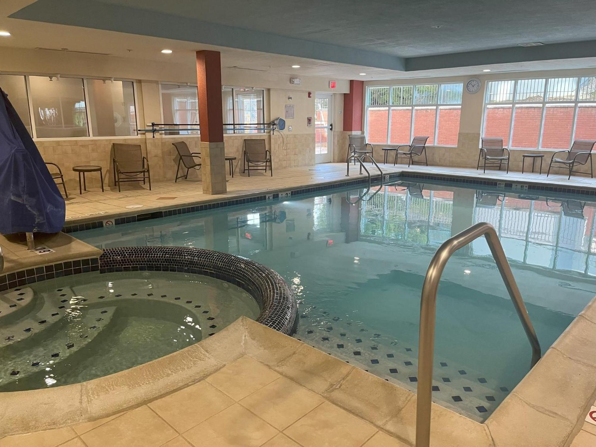 Holiday Inn Express Hotel & Suites Grand Rapids-North By Ihg Walker Exterior foto
